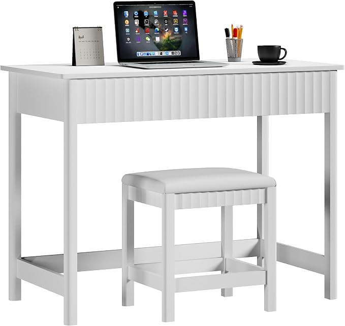ChooChoo 40 Inch Modern Desk by ChooChoo