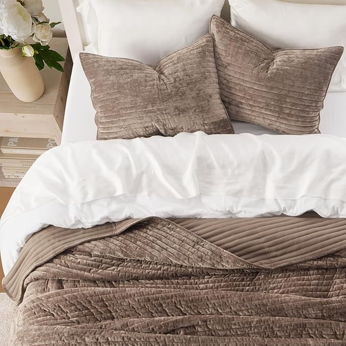 EVERGRACE Velvet Quilt Set California King 118'' x 106'', Luxurious Soft - Image 3