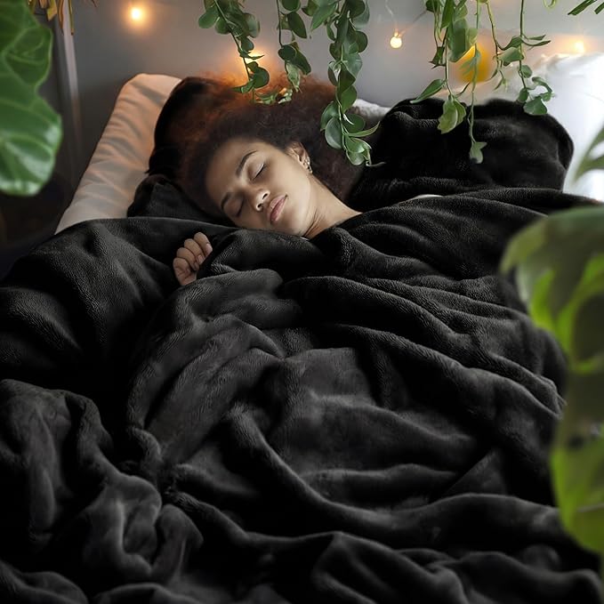 Bedsure GentleSoft Fleece Blanket California King Size Black - Image 2